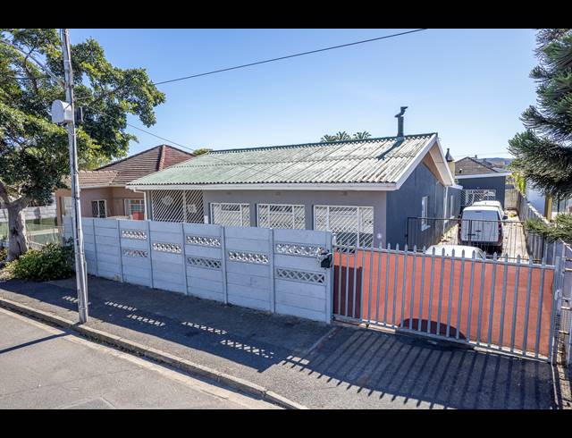 4 BEDROOM HOUSE FOR SALE IN OAKDALE